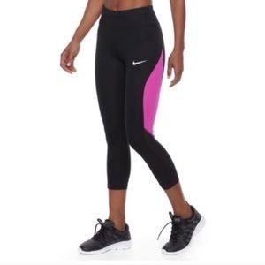 NWOT. Nike Capri Leggings